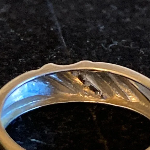 10 karat Men’s white gold wedding band
